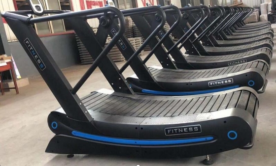 área de corrida curvada comercial 1500*440mm do equipamento do Gym da escada rolante do tubo de 3mm
