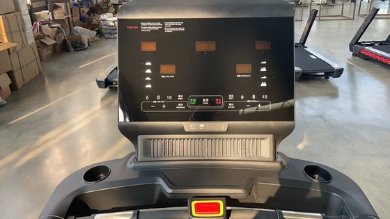 200 kg Carregamento de esteira Máquina de exercício Potência do motor 3,0 HP 2050 L * 950 W * 1600 H Mm