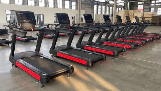 200 kg Carregamento de esteira Máquina de exercício Potência do motor 3,0 HP 2050 L * 950 W * 1600 H Mm