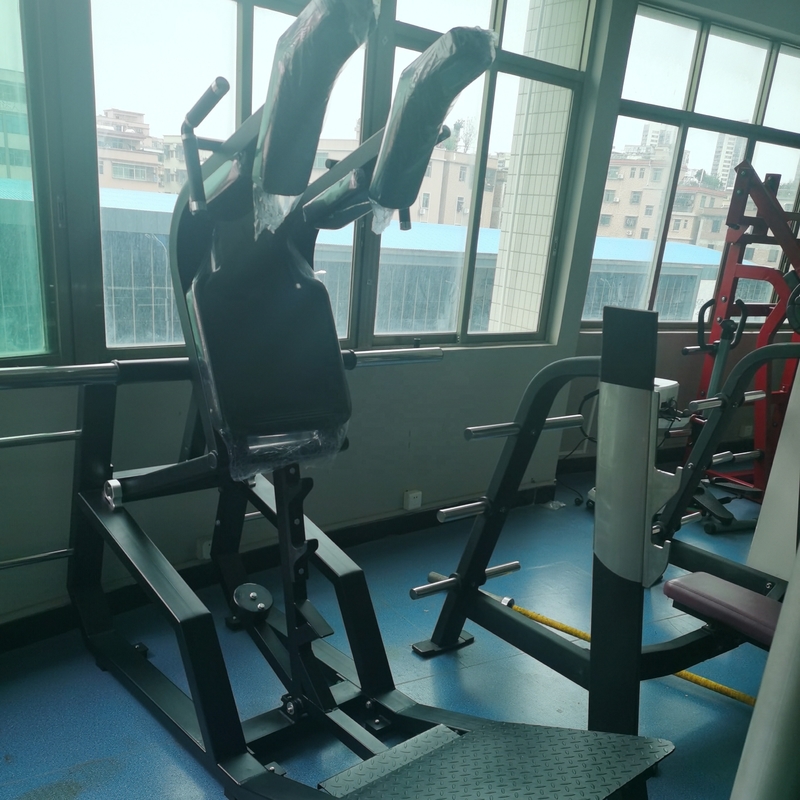 Máquina do gym da aptidão do esporte para o anúncio publicitário para a casa para o equipamento livre da força do peso com a placa carregada