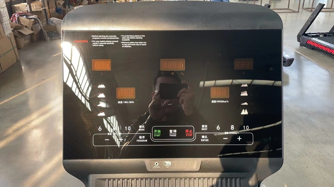 200 kg Carregamento de esteira Máquina de exercício Potência do motor 3,0 HP 2050 L * 950 W * 1600 H Mm